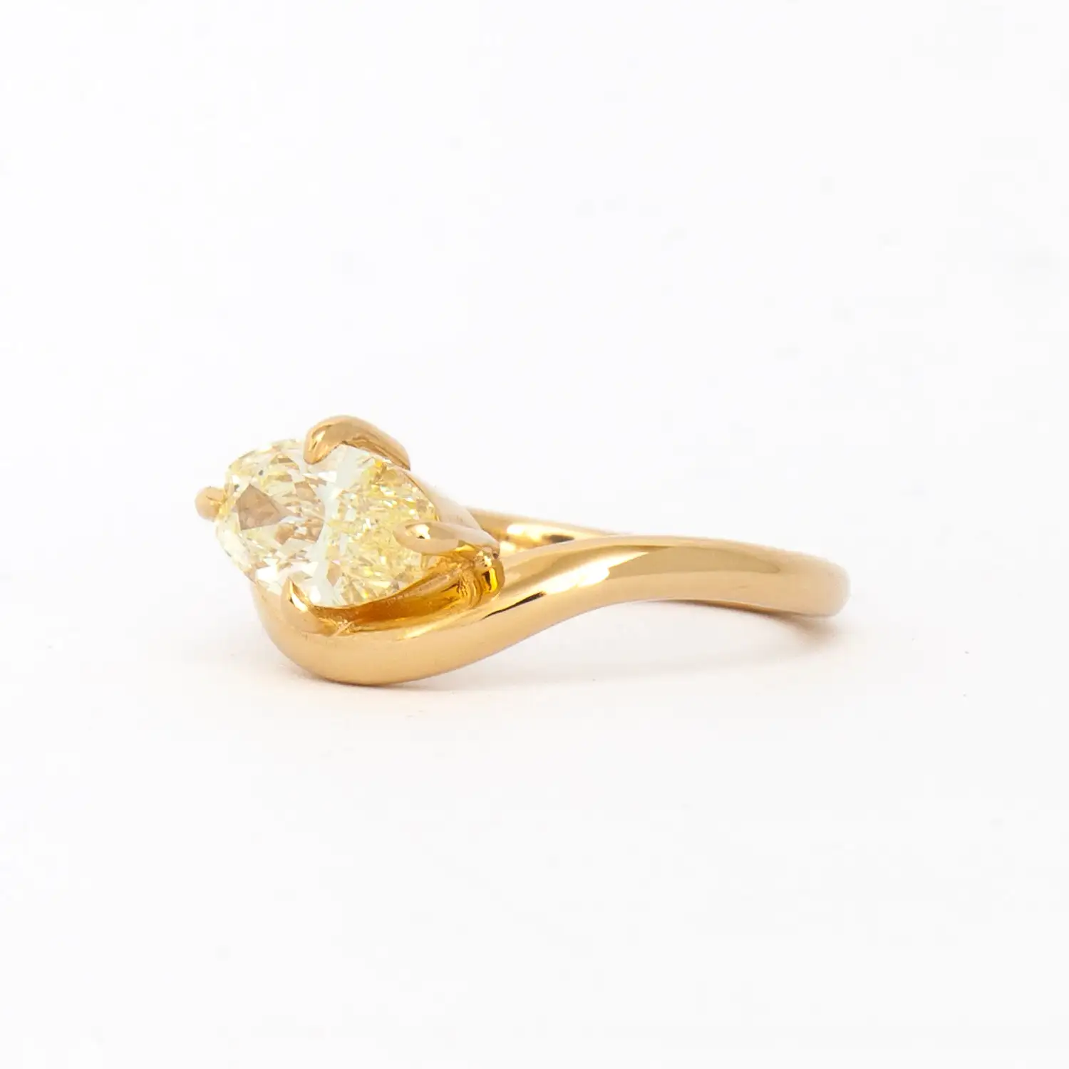 1.52 ct Oval Diamond Piscine Ring