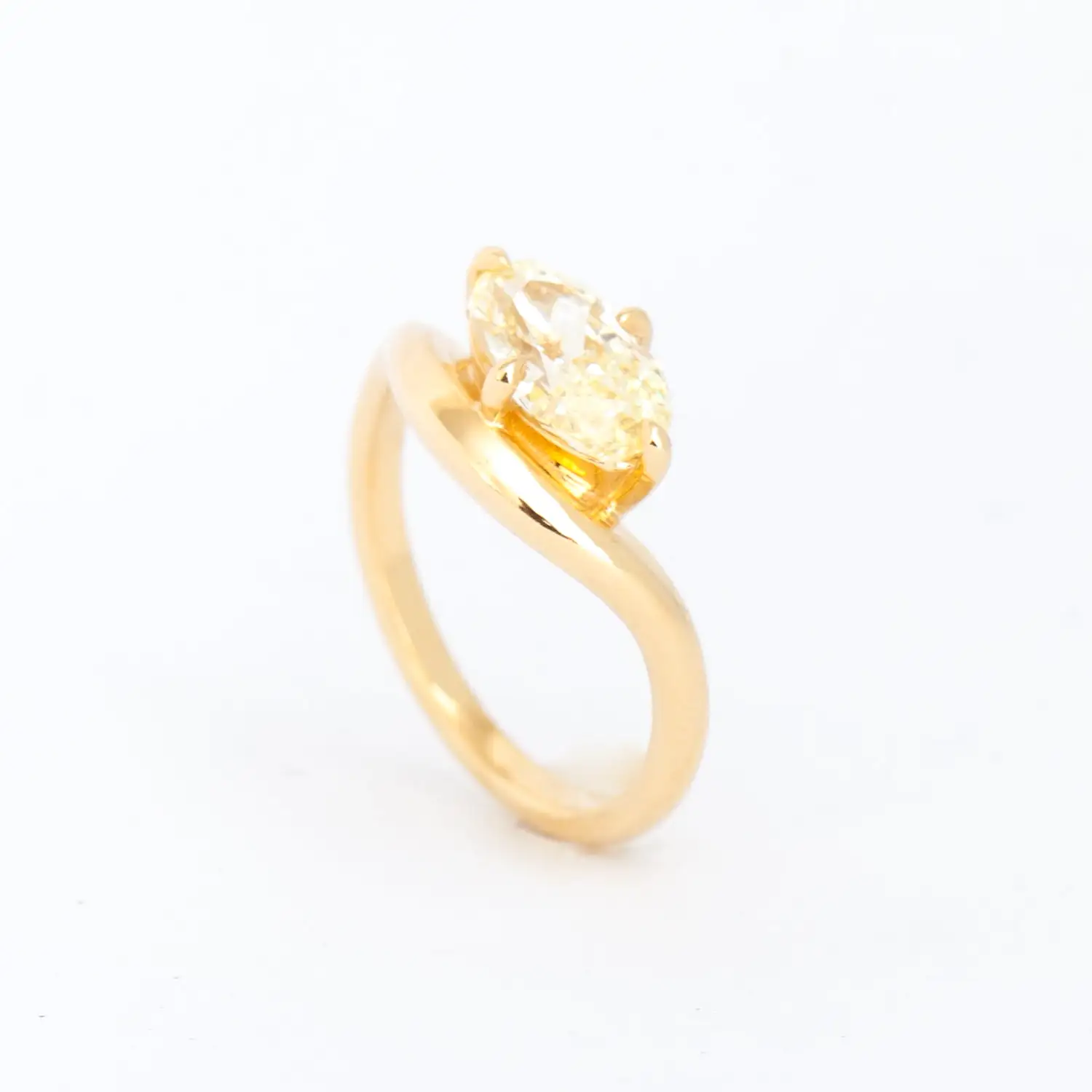 1.52 ct Oval Diamond Piscine Ring