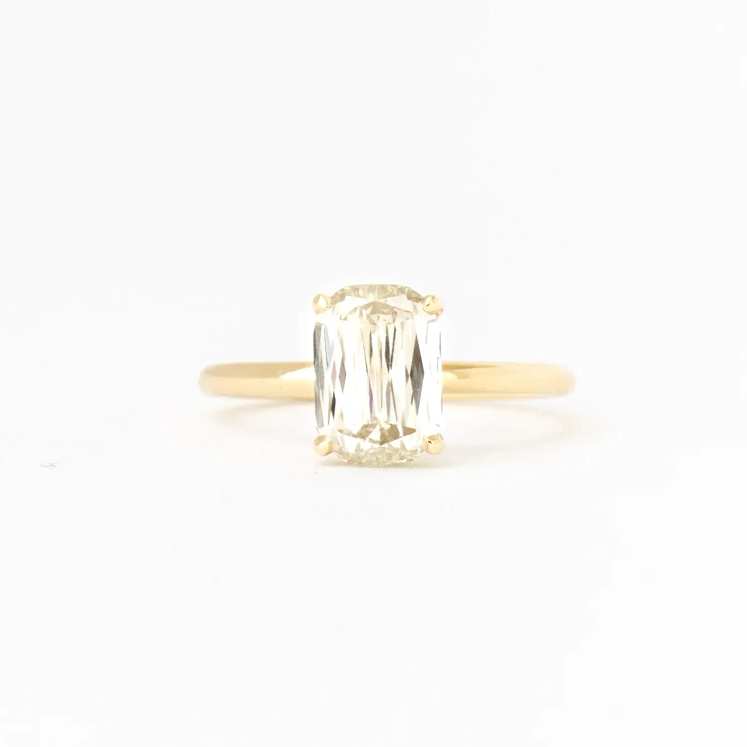 2.50 ct Scissor-cut Diamond Coursiere Ring